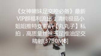 大奶美眉 放松屁屁不要摇 我龟头都痛了 啊屎都出来了 妹子被大肉棒无套操完逼再爆小嫩菊 疼的受不了