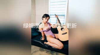 看着像贤妻良母的小少妇跟老公酒店啪啪偷拍，脱光光叉开双腿让老公玩弄鲍鱼，胸大求插把风骚一面完全显露，真实刺激